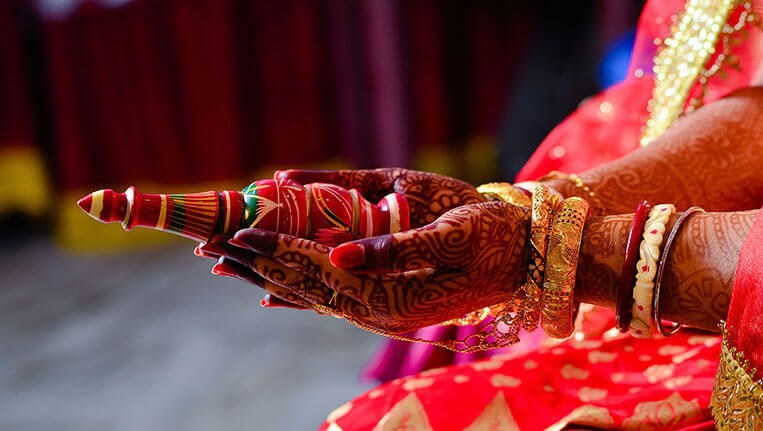 Cultural significance of Shakha Pola worn by bengali bride