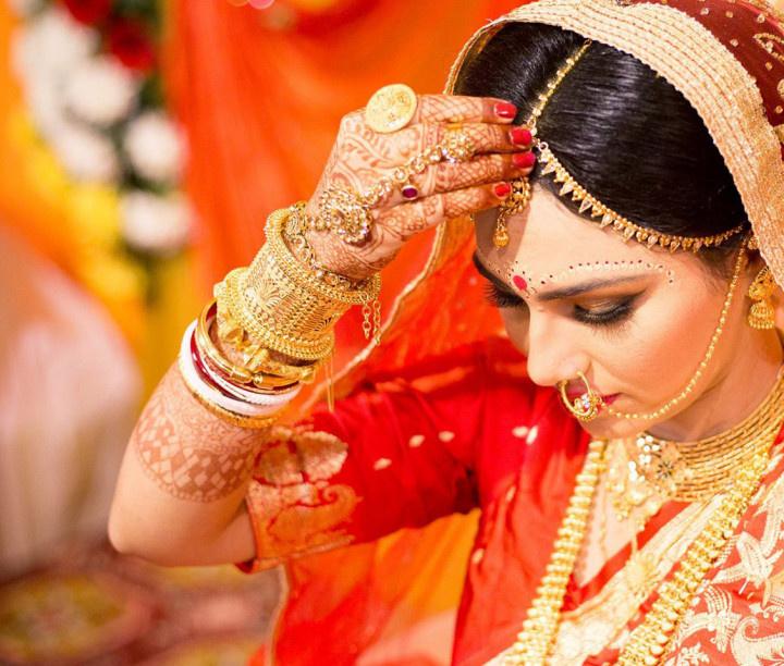Cultural significance of Shakha Pola worn by a Bengali Bride